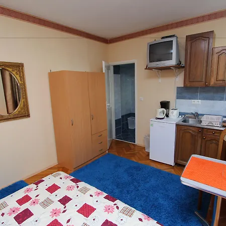 Gostinjska kuća And Sally 3*